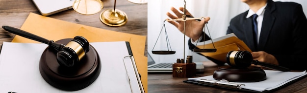 Концепция правосудия и праваСудья-мужчина в зале суда на деревянном столе и советник или юрист-мужчина, работающий в офисе Юридические консультации и концепция правосудия