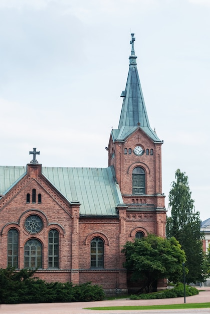 Jyvaskyla city church in de zomer, finland