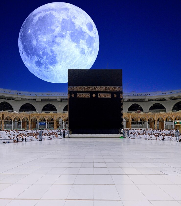 Photo kaaba under the moon
