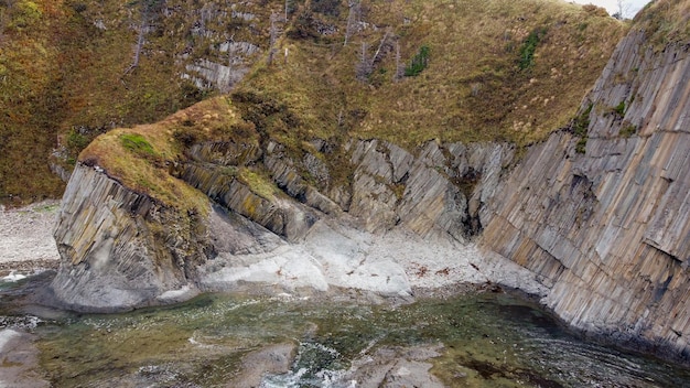 Kaap Stolbchaty op het eiland Kunashir Koerilen-eilanden