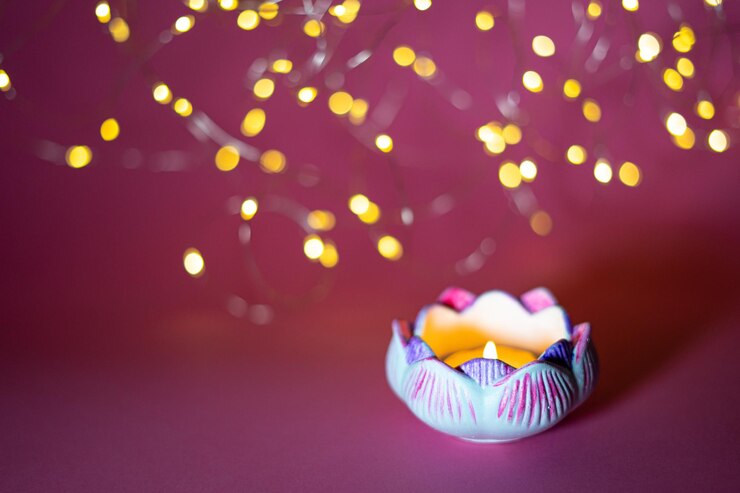 Foto kaars met bokeh lichten op roze achtergrond gelukkige diwali