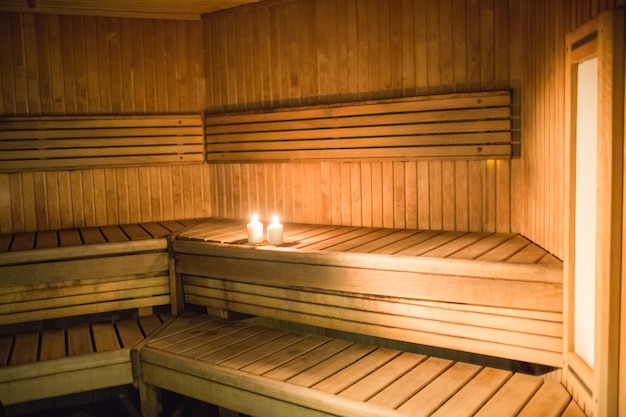 Kaarsenverlichting in een sauna