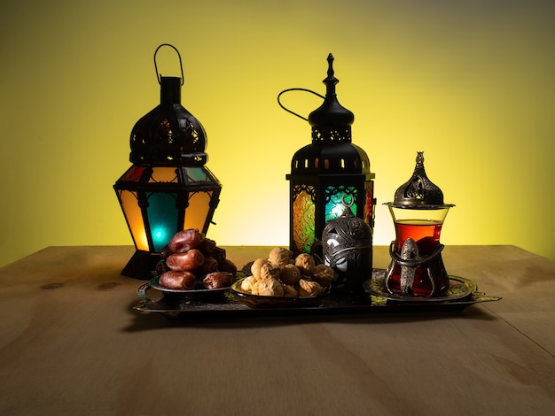 Kaarslicht deksels op de lantaarn van de moslimstijl