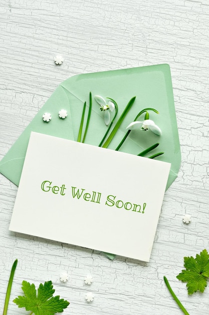 Kaart Get Well Soon Lente decor in mintgroen gebroken wit Papieren envelop met wenskaart