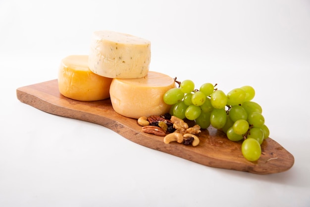 Kaas en groene druiven bord schotel met noten antipasti