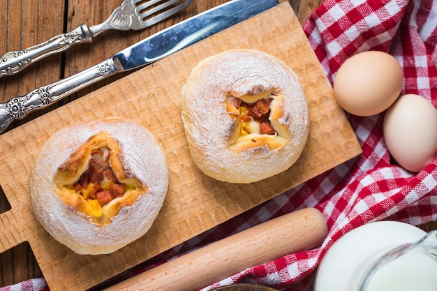 Kaasbrood op de tafel