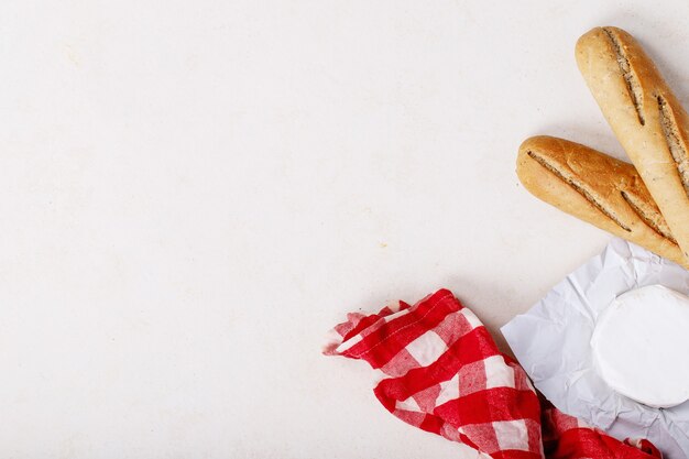 Kaascamembert en stokbrood