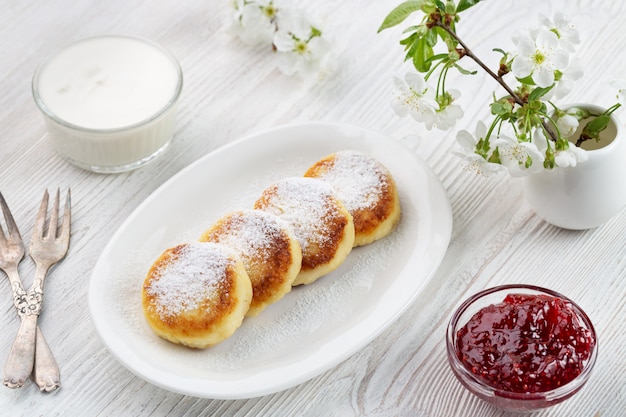 Kaaspannenkoek - cottage pannenkoeken, aardbeienjam, zure room