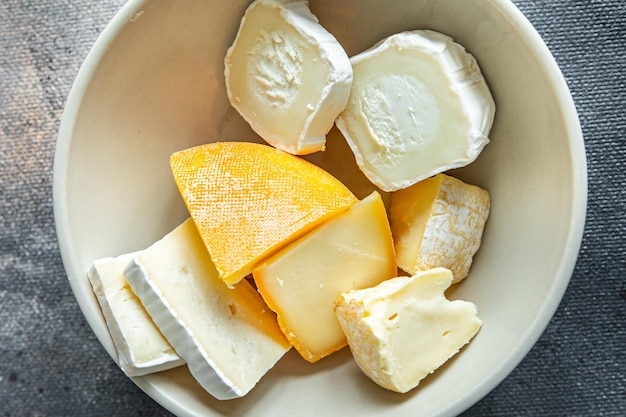 kaasplankje diverse kazen verse gezonde maaltijd eten snack dieet op tafel kopieer ruimte eten