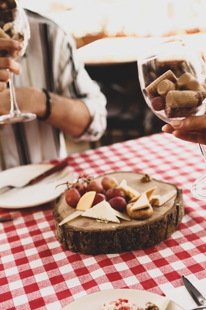 Kaasplankje gourmet wijn en kaas charcuterie dienblad