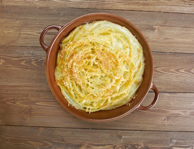 Kaastimbale - Franse cuisine.braadpan van pasta macaroni met roomsaus en kaas