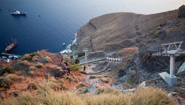 Foto kabelbaan in fira, santorini griekenland