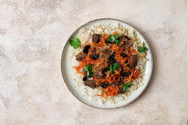 Кабули пулао пилаф национальное блюдо Афганистана рис с мясом домашнее не люди