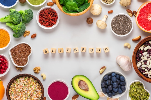 Kader van selectie superfood schoon eten: fruit, groente, zaden, superfood, noten, bessen