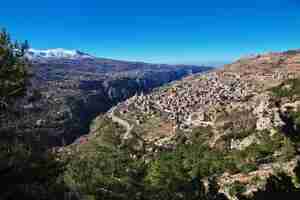 Photo kadisha valley in mountains of nord lebanon