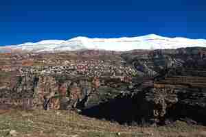 Photo kadisha valley in mountains of nord lebanon