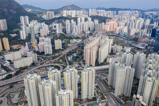 Kai Tak, Hong Kong 16 maart 2019: Drone vliegt over de stad Hong Kong