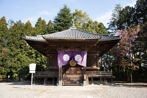 Photo kaisando or kaisan do small shrine in daitou or great peace pagoda of naritasan shinshoji temple for japanese and foreigner visit at chiba on march 31 2019 in tokyo japan