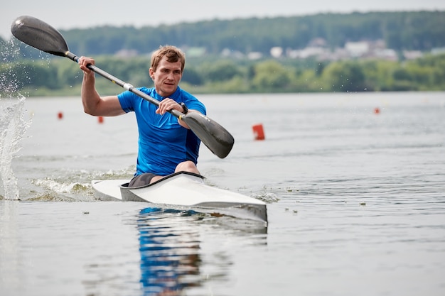 Kajakken op de rivier