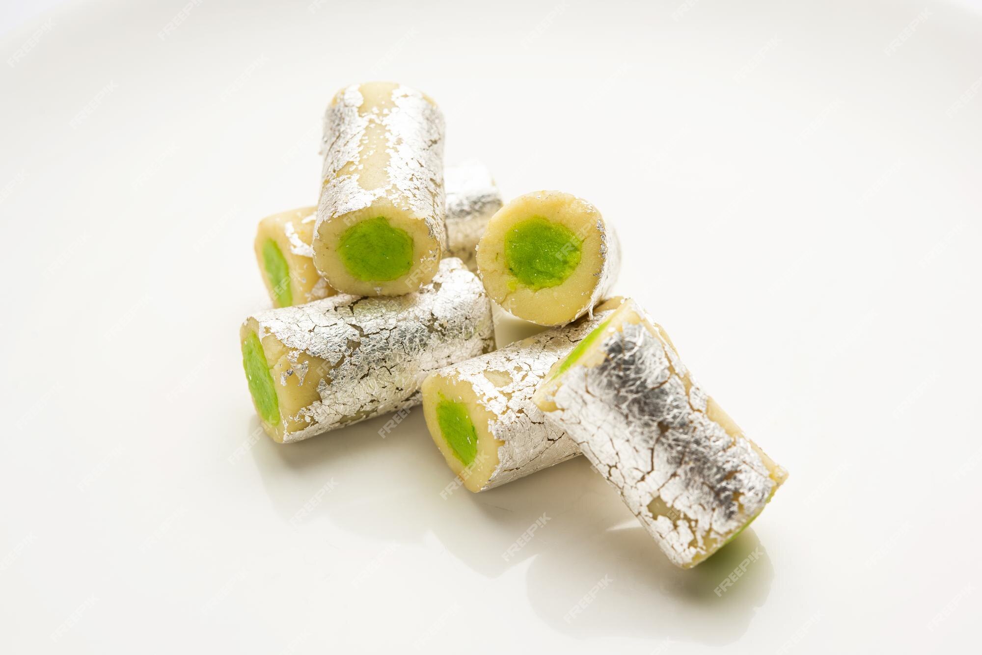 Kaju pista roll ou caju pistachio rolls mithai ou sigar indian