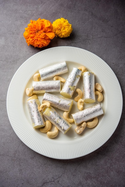 Kaju Roll mithai Een koninklijk Traditioneel snoepje gemaakt van cashewpoeder en mawa met suiker