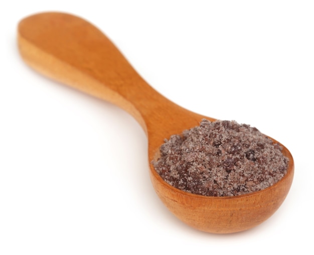 Photo kala namak or black salt of south asia on a wooden spoon