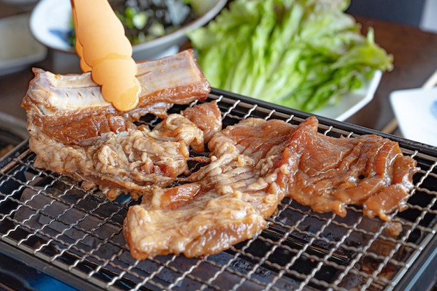 骨付きカルビ韓国焼き肉