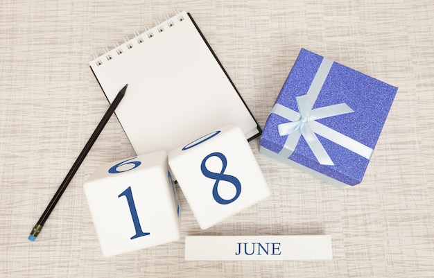 Kalender met trendy blauwe tekst en cijfers voor 18 juni