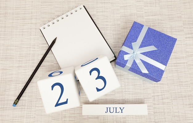 Kalender met trendy blauwe tekst en cijfers voor 23 juli