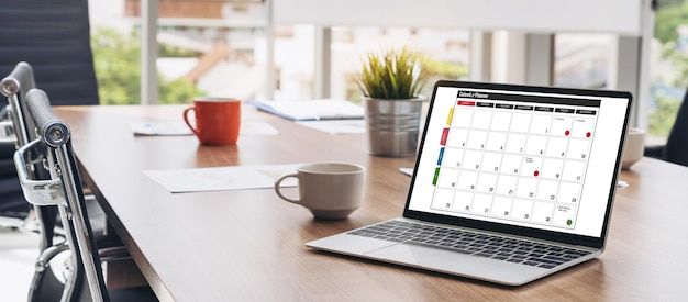 Kalender op computersoftwaretoepassing voor modieuze planningsplanning voor persoonlijke organisator en online zaken