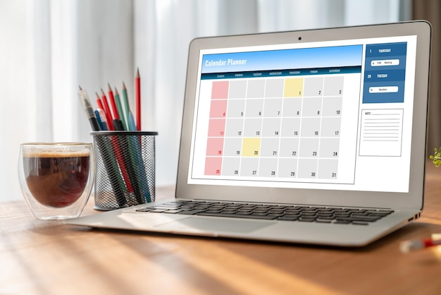 Foto kalender op een computersoftware-applicatie voor modische schemaplanning