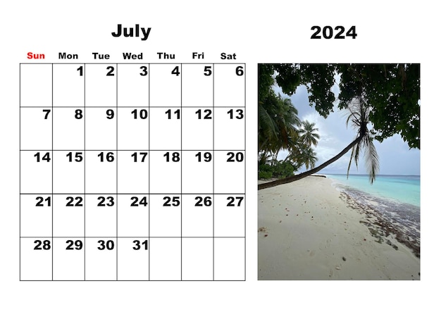 Foto kalender voor juli 2024 met een foto van de zee