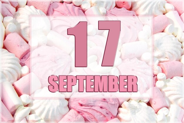 Kalenderdatum op de achtergrond van witte en roze marshmallows 17 september is de zeventiende dag van de maand