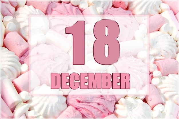 Kalenderdatum op de achtergrond van witte en roze marshmallows 18 december is de achttiende dag van de maand