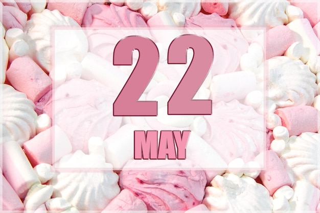 Kalenderdatum op de achtergrond van witte en roze marshmallows 22 mei is de tweeëntwintigste dag van de maand