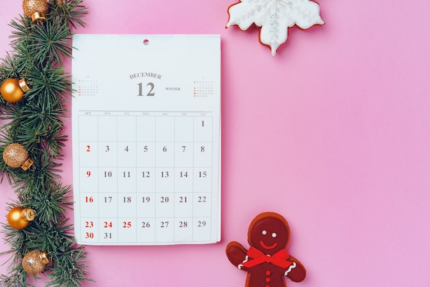 Kalenderpagina van december met feestelijke decoraties