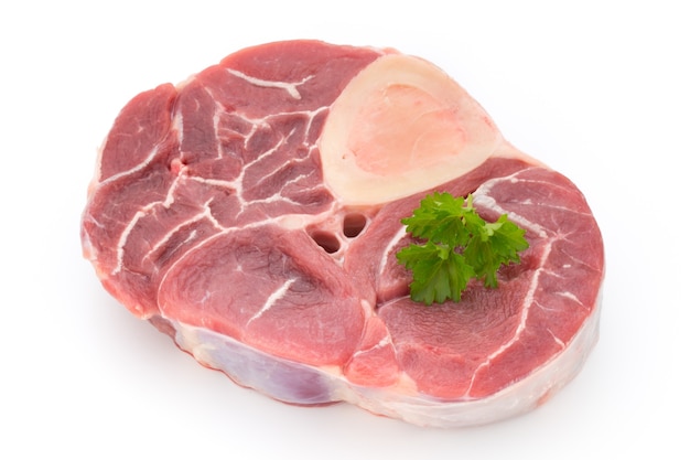 Kalfslapje vlees geïsoleerd op de witte achtergrond.