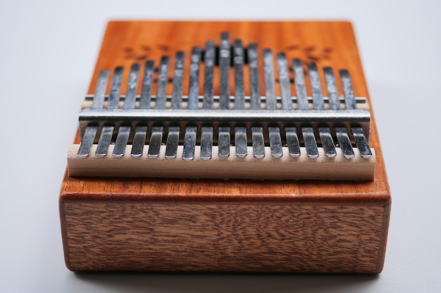 Kalimba (mbira o malimba). strumento musicale africano.