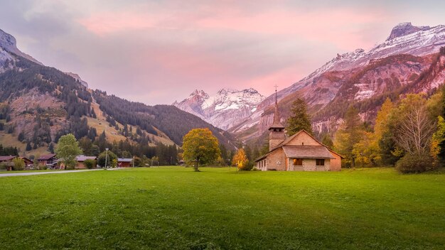 Photo kandersteg switzerland sunset church mountains