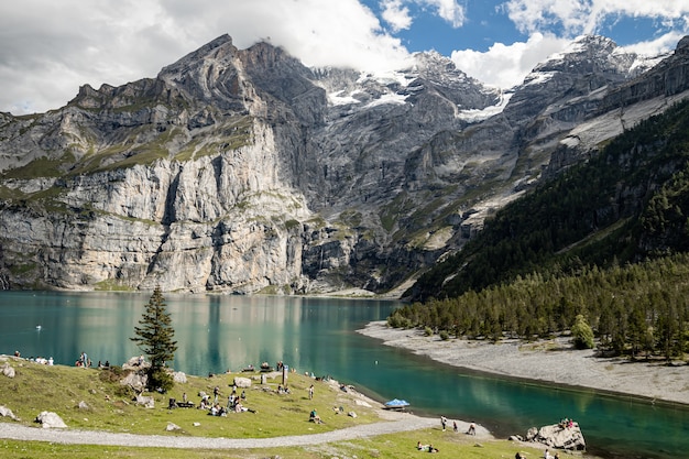 Kandersteg 스위스-Rothorn, Bluemlisalphorn, Oeschinenhorn, Fruendenhorn 및 Oeschinensee의 전망