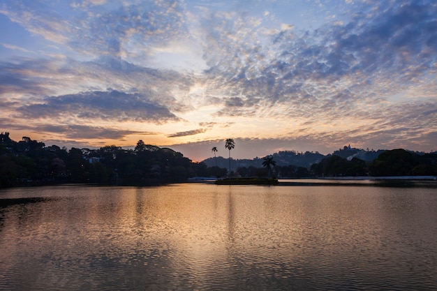 Kandy Lake op zonsondergang