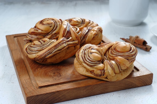 kanelbullar-スウェーデンのシナモンとカルダモンのパン、