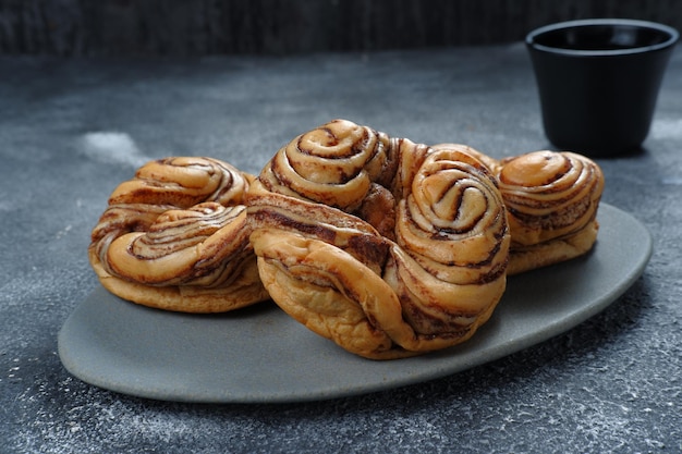 kanelbullar-スウェーデンのシナモンとカルダモンのパン、