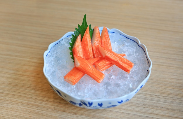 카니 카마 보코 (Kani Kamaboko) 또는 게 스틱 (Crab Sticks), 일본 전통 음식.