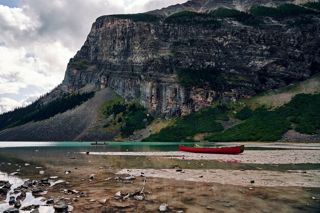 Kanoën op Lake Louise in Canada