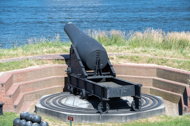 Foto kanon bij fort mchenry baltimore amerikaanse vlag