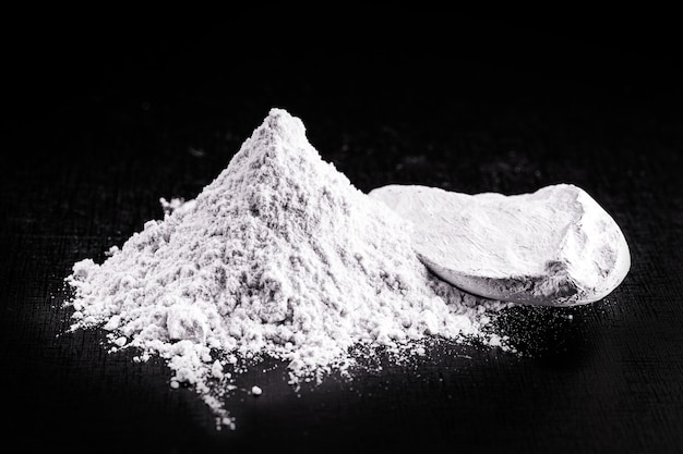 Kaolin is a mineral of inorganic constitution, chemically inert, extracted from deposits and processed in different granulometric bands. Used in the food industry, paper and inks