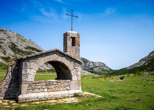 Kapel van de Goede Herder Ermita de El Buen Pastor in Picos de Europa Asturias Spanje