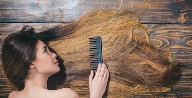 Kapsalon en beauty concept lang golvend haar van woma lang haar stijl wellness en mode dames lang haar textuur achtergrond close-up