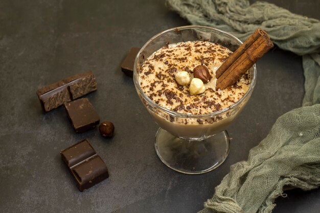 Karamel Chocolade Pudding Met Hazelnoten En Chocolade